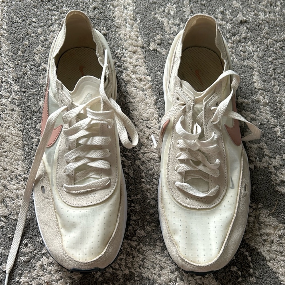 Women’s waffle debut Nike shoes